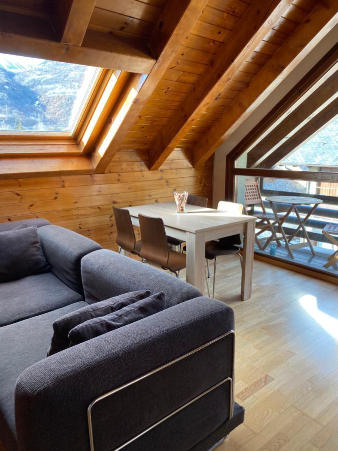 Duplex Familiar En Эстерри-д'Анеу Экстерьер фото